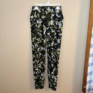 CARBON38 Green Camo 7/8 Leggings 23” S